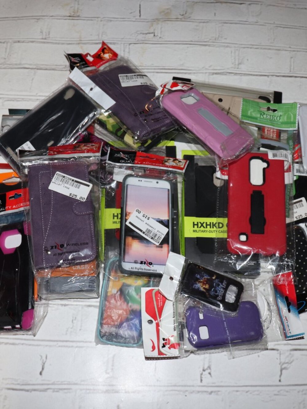 📦 Mystery Tech Box · ~30 Mixed Phone Cases · New Old Stock
